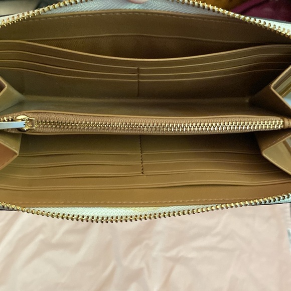 COACH FLORAL ZIPPY WALLET - Picture 6 of 12